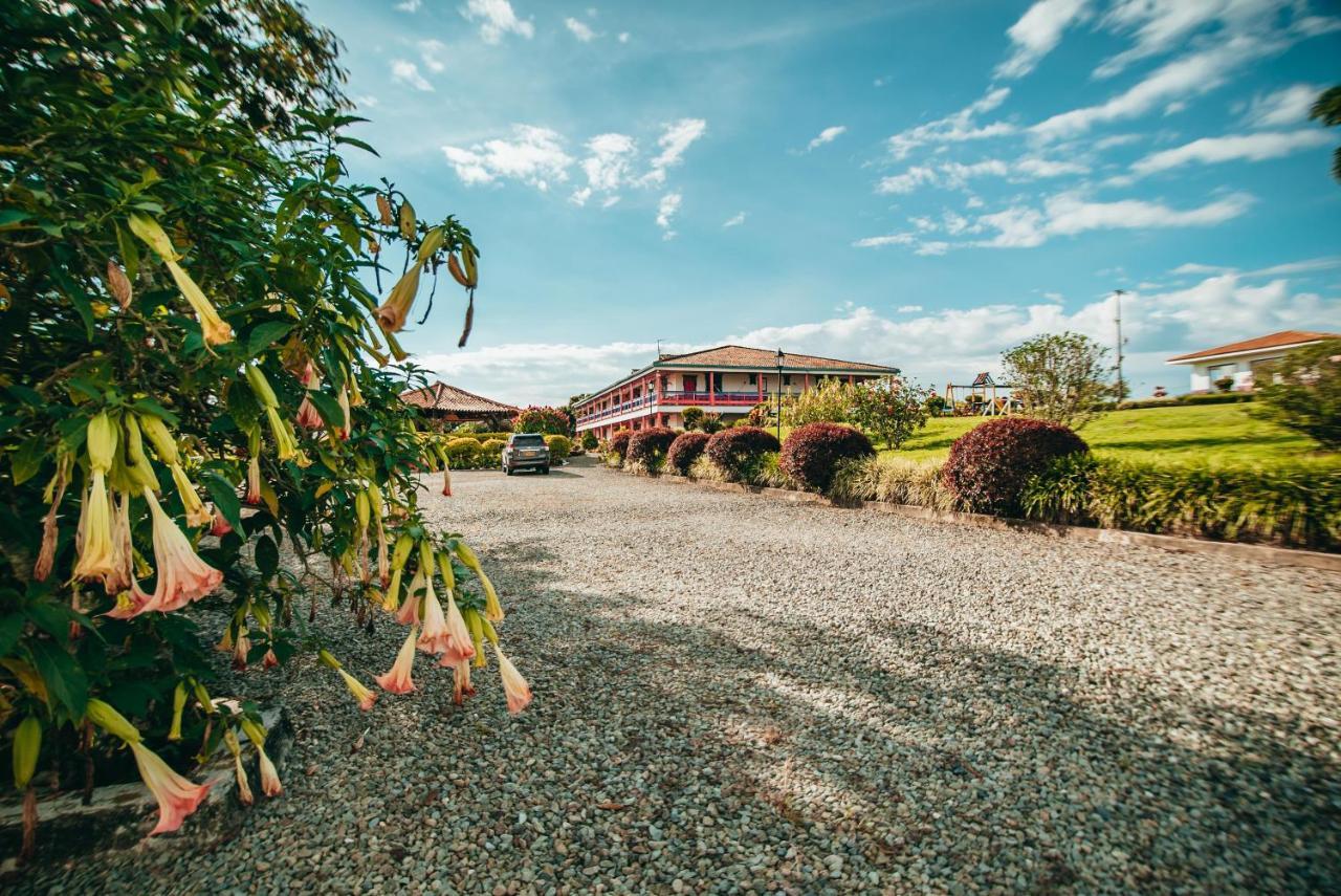 Hotel Arrayanes Del Quindio Montenegro Zewnętrze zdjęcie